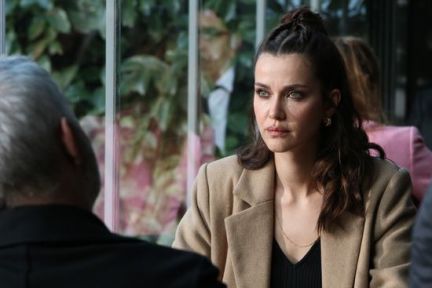 ZEYNEP DAVADAN ÇEKİLİYOR MU?